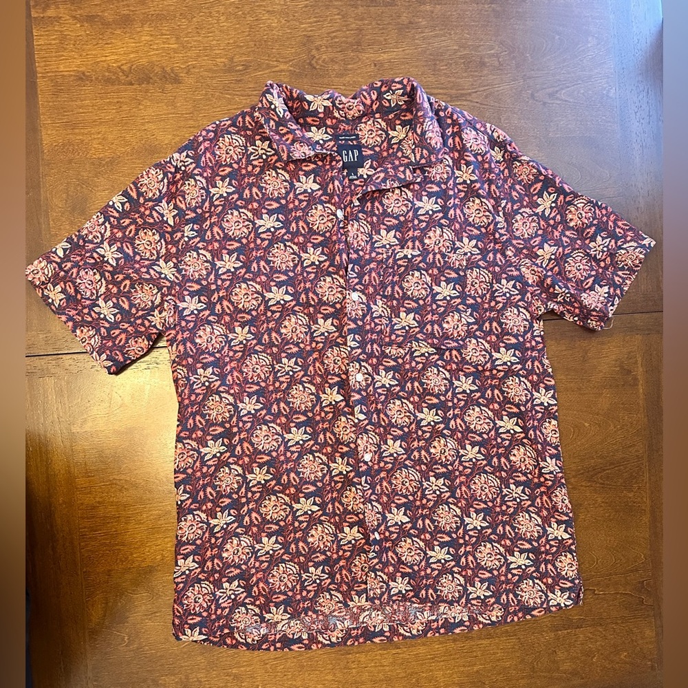 GAP Men's Casual Floral Shirt - Red and Pink